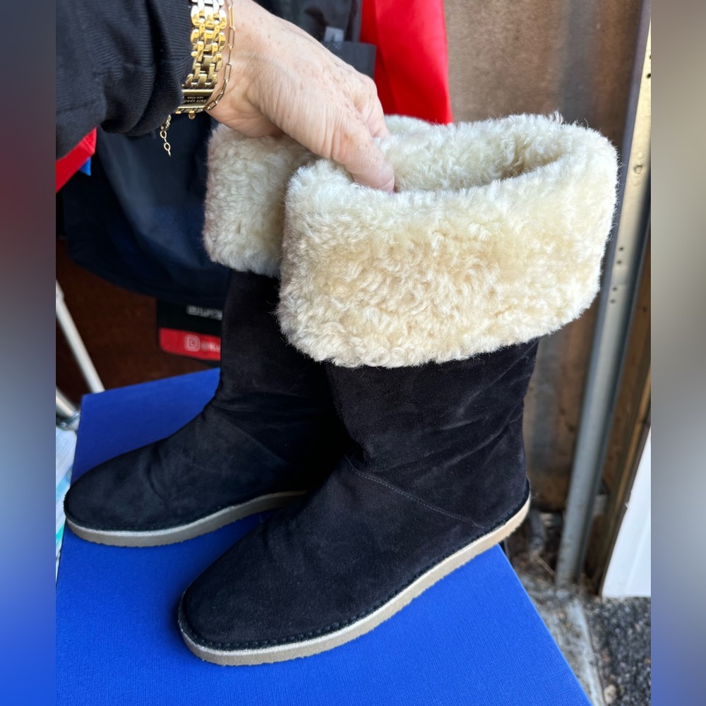 Stuart Weitzman Winter Boots Size 6 Black with Sherpa Trim